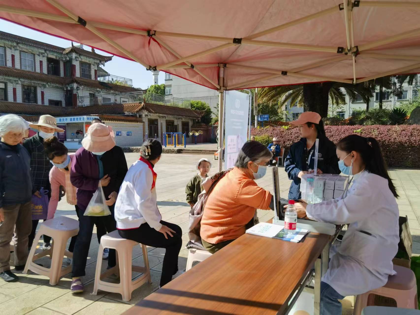 義診助民|我院開展昆船社區(qū)義診便民活動(dòng)